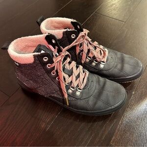 Keds Kids ankle boots in Black and Pink